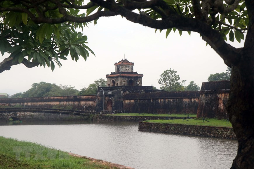 La porte Quang Duc est l'une des quatre portes situées en face de la citadelle de Huê. Photo : VNA 
