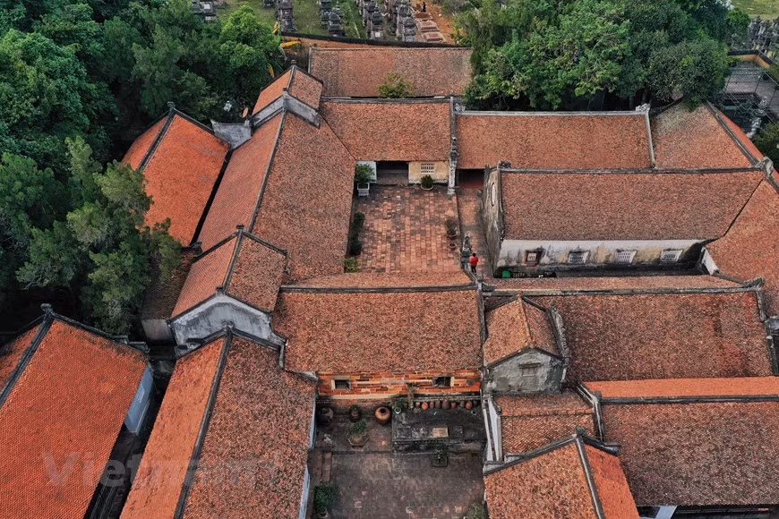La pagode Bo Da a reçu, le 31 mars 2018, le certificat de reconnaissance comme trésor national pour ses près de 2.000 tablettes de bois liturgiques (môc ban en vietnamien) sur lesquelles sont gravés les enseignements de Bouddha. Au 18e siècle, les bonzes supérieurs de la pagode ont sculpté des sutras sur des planches en bois afin qu'elles puissent être utilisées pour enseigner le bouddhisme. Selon le Vénérable Thich Tuc Vinh, gérant de la pagode Bo Da, ces gravures xylographiques couvrent 24 ensembles de sutras en nôm (écriture démotique sino-vietnamienne) et en sanskrit. Elles ont servi à inscrire les sutras Lâm Tê, une école de pensée bouddhique vietnamienne de l’époque Lê Canh Hung (1740-1786), qui a joué un rôle majeur dans le développement du bouddhisme au Vietnam. Photo : Vietnam+