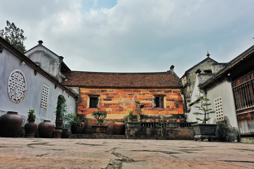 En 1992, le ministère de la Culture, des Sports et du Tourisme a reconnu la pagode de Bo Da comme un site architectural et artistique, puis a classée la pagode comme site historique national spécial en 2017. Sa fête traditionnelle, organisée chaque année pendant trois jours, du 16e au 18e jour du 2e mois lunaire, a également été inscrite dans la liste du patrimoine culturel immatériel national. À côté des documents précieux, la pagode Bo Da conserve également des statues de Bouddha en bois, des anciens objets, etc. Malgré les vicissitudes du temps, ses richesses historiques, culturelles et architecturales sont toujours conservées. Photo : Vietnam+ 