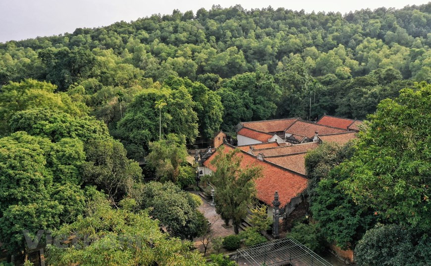 La pagode Bo Da à Bac Giang est classée parmi les plus belles pagodes de la région Nord. Malgré les vicissitudes du temps, cette bâtisse ancestrale conserve toujours son architecture originelle. Cet édifice construit avec des briques cuites, se pare de murs en torchis et d’un toit en tuiles. Son esthétisme évoque la tranquillité de la campagne vietnamienne. Outre les stèles en pierre et les cloches en bronze, la pagode Bo Da conserve des documents précieux pour le milieu scientifique : des recueils de poèmes écrits en hán (idéogrammes chinois) et nôm (idéogrammes vietnamiens), des livres d’enseignement et aussi sutras de Bouddha ainsi que des canons bouddhiques, etc. Photo : Vietnam+ 