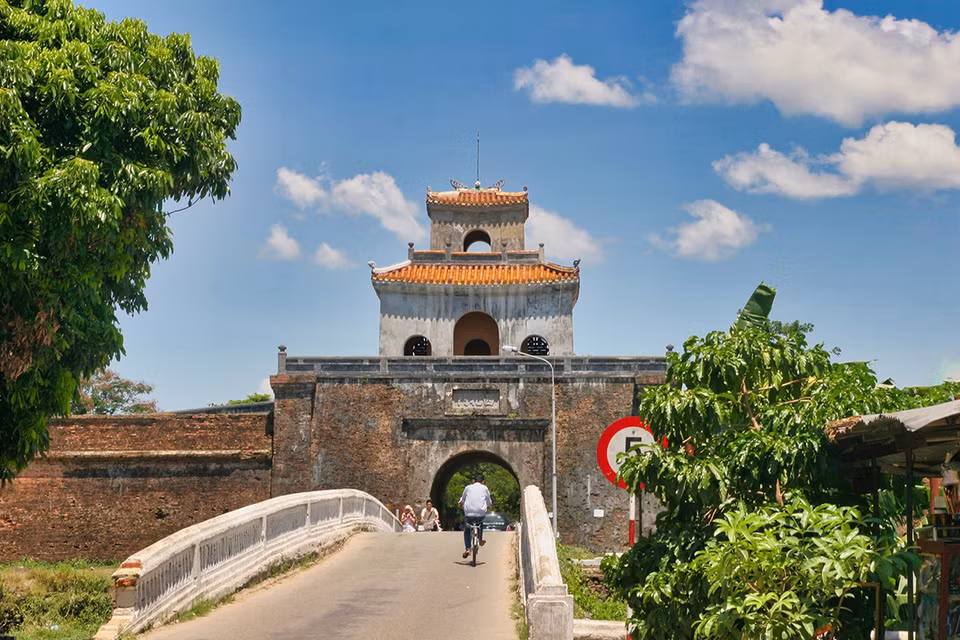 La porte Tay Bac (porte An Hoa) est située au Nord-ouest de la citadelle de Huê, reliant la rue Nguyen Trai à la rue Tang Bat Ho. Photo : thanhnien.vn 
