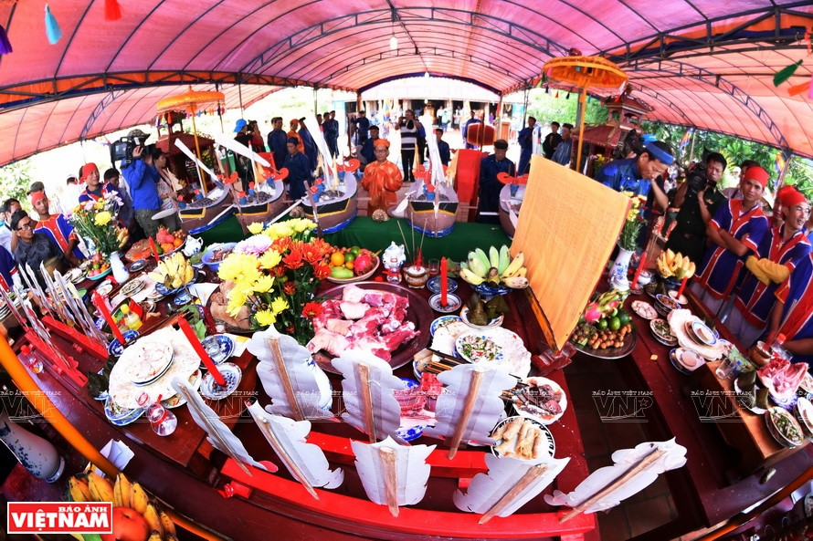 Cérémonie de commémoration des soldats de la flottille de Hoàng Sa dans la commune d’An Vinh, district insulaire de Ly Son, province de Quang Ngai.