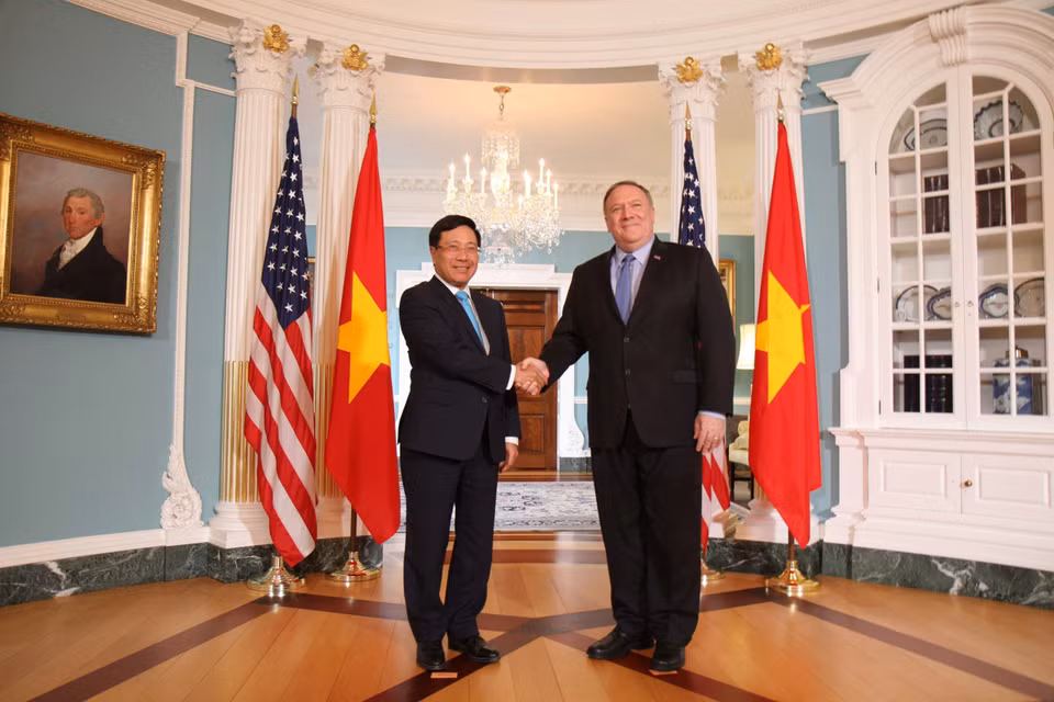 Le secrétaire d'État américain Mike Pompeo s'est entretenu avec le vice-Premier ministre et ministre des Affaires étrangères Pham Binh Minh (gauche) au siège du département d'État américain à Washington, D.C , le 22 mai 2019. Photo : Dang Huyen - VNA. 