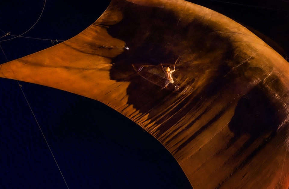 « Pêcher à Bien Ho », au Tay Nguyen, sur les Hauts Plateaux du Centre du Vietnam, un autre cliché de Nguyen Tan Tuan qualifié dans le dernier tour du concours Drone Photo Awards. 