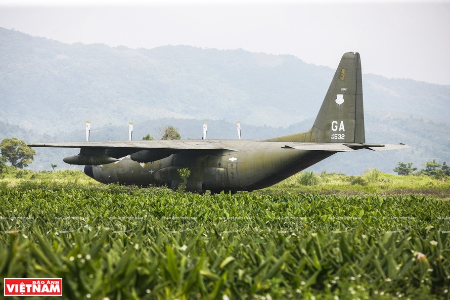 Avion américain sur la base de l'aéroport de Ta Con à Quang Tri. Photo : Vietnam Illustré 