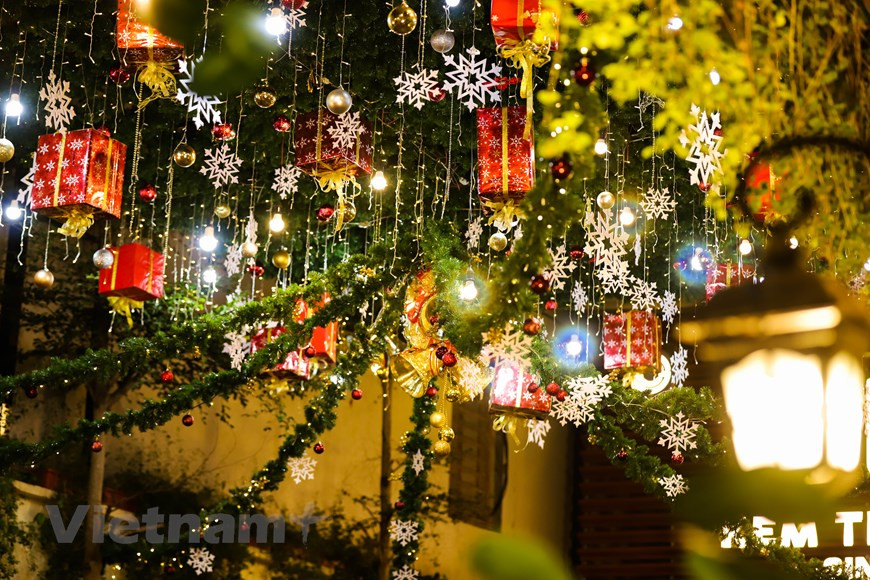 La boutique de glace Trang Tien avec une décoration impressionnante. Photo: Vietnam+ 