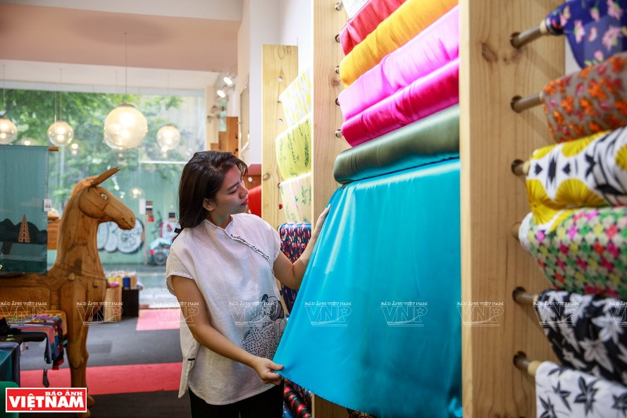 Vietnam Silk House est l'endroit où la styliste Phuong Thanh prend son inspiration avec des collections en soie de Bao Loc (originaire de la province de Lam Dong). 