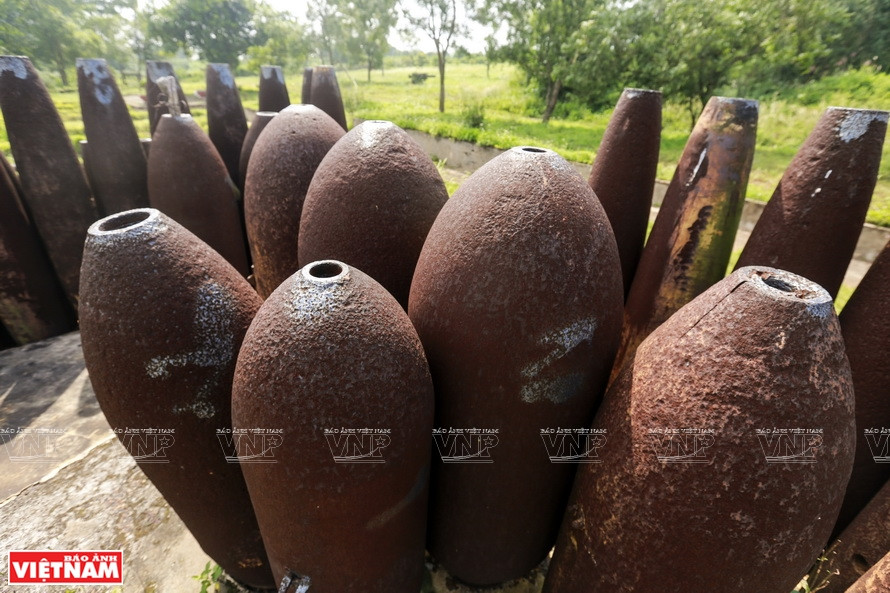 Obus américains laissés par la guerre à Quang Tri. Photo : Vietnam Illustré 