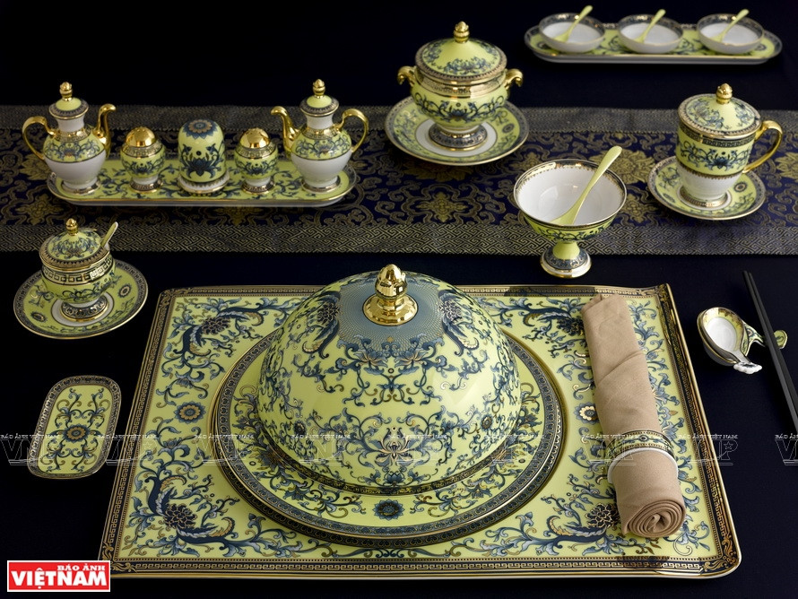 L'ensemble de théières royales est un produit haut de gamme des artisans de Minh Long. 