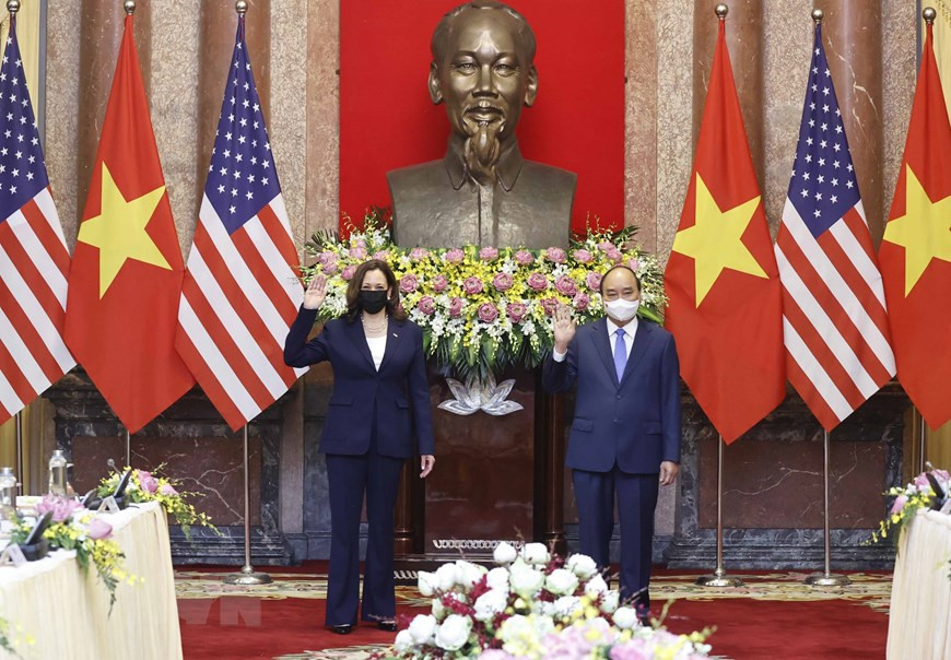 Le président Nguyen Xuan Phuc et la vice-présidente des États-Unis, Kamala Harris. Photo : VNA