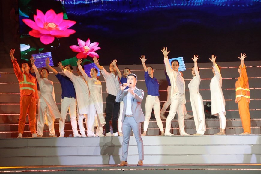 Le troisième partie affirme la confiance du peuple vis-à-vis des orientations et des politiques du Parti pour amener le pays à la prospérité. Photo: VNA 