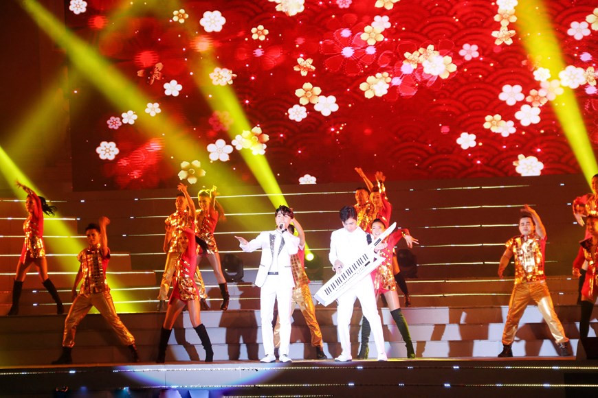 Les chansons de la partie 2 racontent les grandes réalisations et les changements positifs du pays et de Ho Chi Minh-Ville. Photo: VNA 