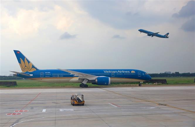 La Compagnie aérienne nationale –Vietnam Airlines remporte des prix à deux catégories : première compagnie aérienne d’Asie, classe économique et première compagnie aérienne d'Asie en termes d'identité culturelle. 