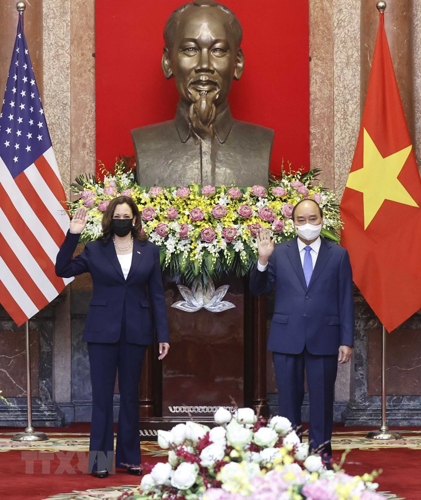 Le président Nguyen Xuan Phuc et la vice-présidente américaine Kamala Harris. Photo : VNA