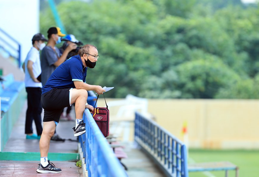 De retour au Vietnam, l’entraîneur en chef sud-coréen Park Hang-seo a accompli sa période de quarantaine et se prépare désormais pour le troisième tour de qualification en Asie de la Coupe du monde 2022. Photo: VFF