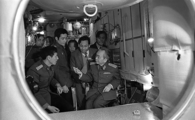 En juillet 1980, le général Vo Nguyen Giap visite le centre d'entraînement des cosmonautes Youri Gagarine en Union soviétique. Photo: VNA