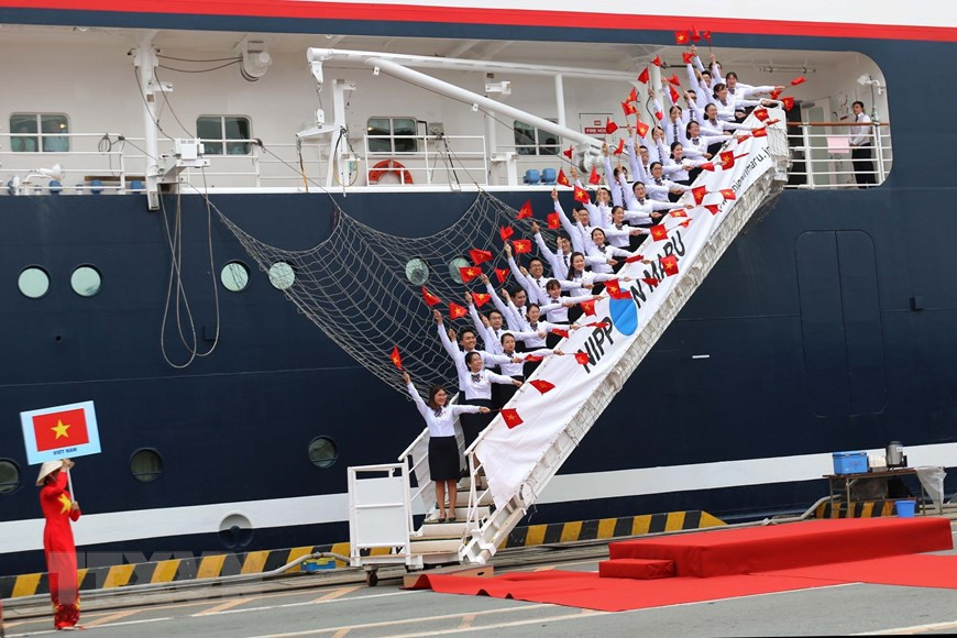 La délégation du Vietnam participe au programme « Bateau de la jeunesse d’Asie du Sud-Est et du Japon 2019 ». Photo: VNA