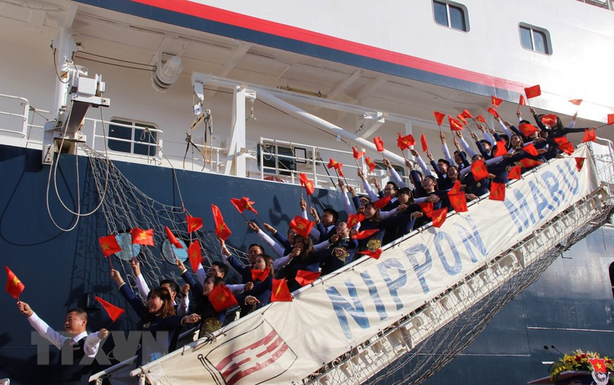 La délégation du Vietnam participe au programme « Bateau de la jeunesse d’Asie du Sud-Est et du Japon 2018 ». Photo: VNA