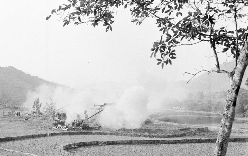Des soldats de la 7e compagnie, régiment d'artillerie M16 de Lang Son, ont tiré sur les envahisseurs.