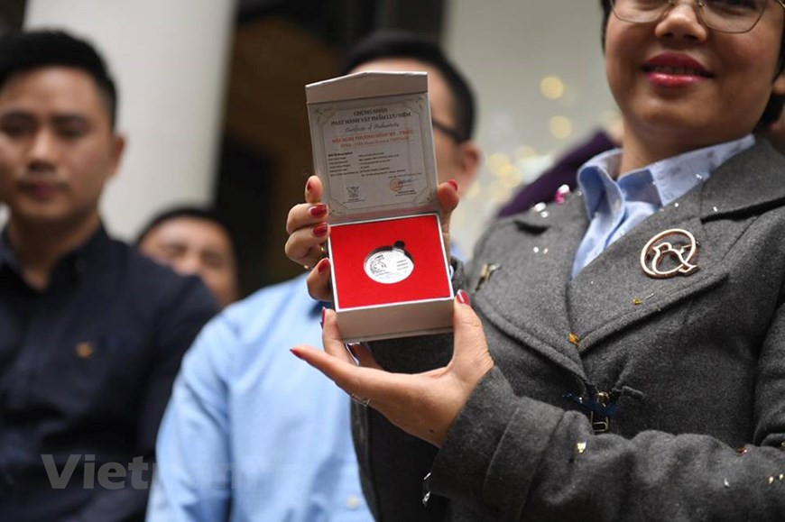 Le 27 février, la compagnie Vietnam Stamp a officiellement émis à Hanoï une monnaie commémorative en l’honneur du 2e Sommet États-Unis-République populaire démocratique de Corée (RPDC).