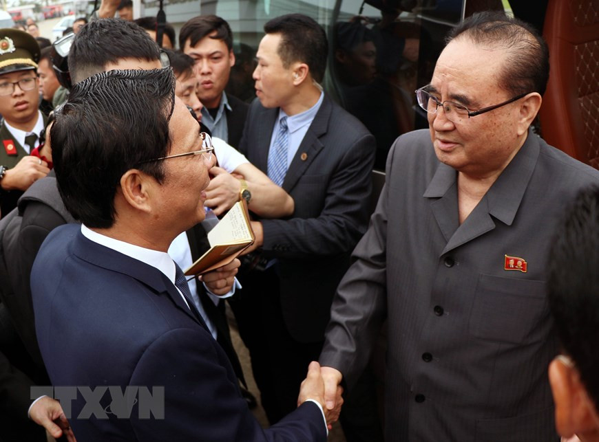 La délégation nord-coréenne a été accueillie par le secrétaire du Comité du Parti de la province de Quang Ninh, Nguyên Van Doc.