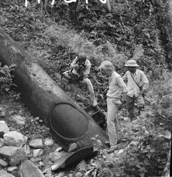 Deux reporters danois font de photos dans le district de Vi Xuyen, province de Ha Tuyen (actuellement séparée en deux provinces de Ha Giang et de Tuyen Quang)