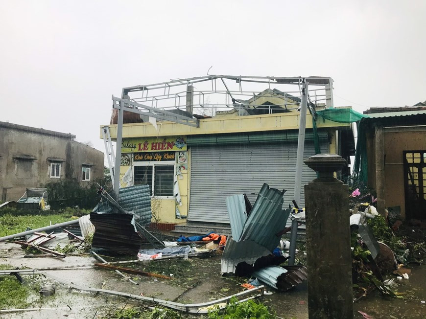 Un magasin dans le bourg de Cua Viet, province de Quang Tri, endommagé par le typhon. Photo: VNA
