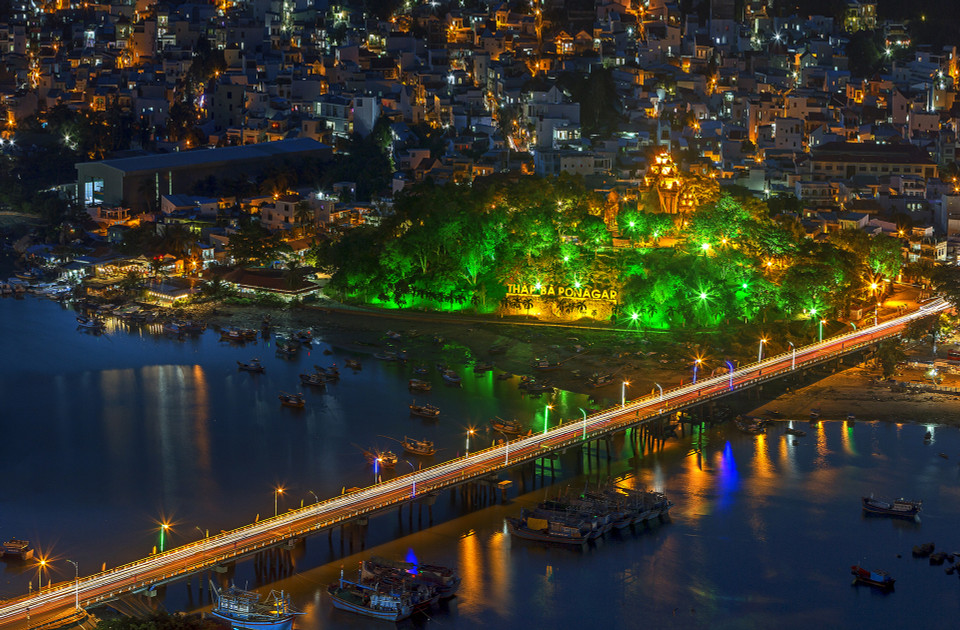 La route vers la tour Ponagar. Photo: VNA