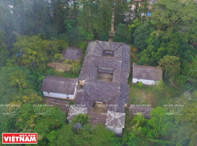 Le Palais du roi H’mông est situé dans la commune de Sa Phin, district de Dông Van.