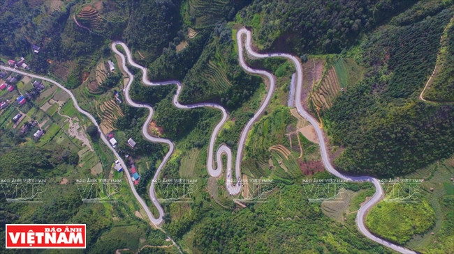 Une route de montagne pour le moins sinueuse. 