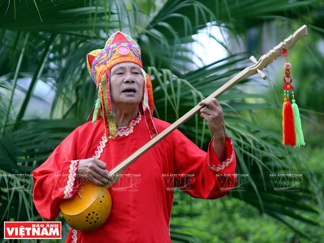 Hà Thuân a été le premier de son ethnie à recevoir le titre d’« Artiste folklorique ». 
