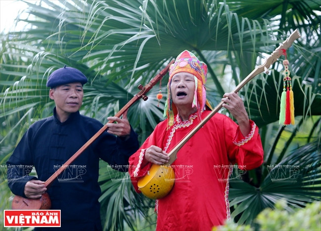 Hà Thuân a collecté de nombreux airs anciens de Then. Il a même composé de nouveaux airs.