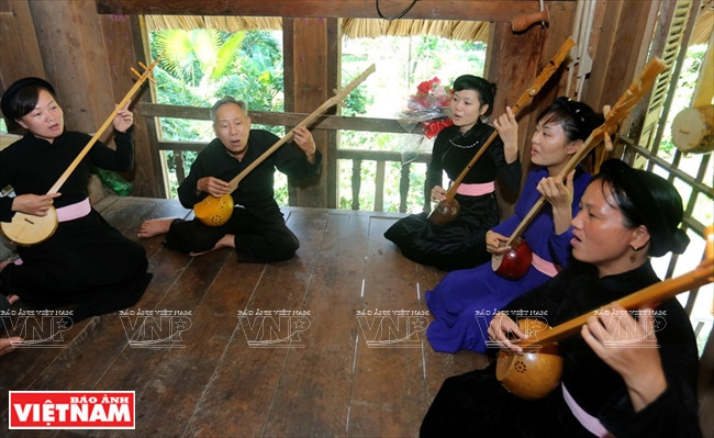 Animé de sa passion pour le Then, Hà Thuân a oeuvré pour préserver et développer cet art vocal. 