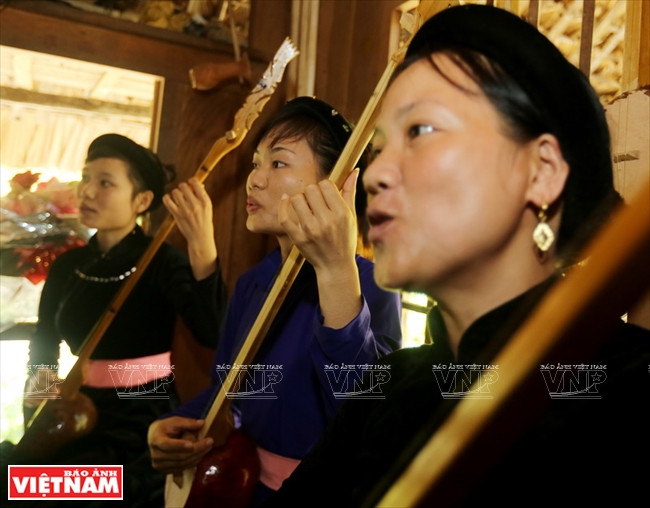 Les membres de la famille de Hà Thuân ont remporté bien de prix lors de festivals de Then.