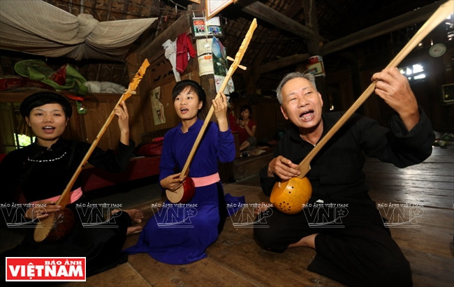 Les jours de fête, la maison de Hà Thuân est animée comme un Club de Then.
