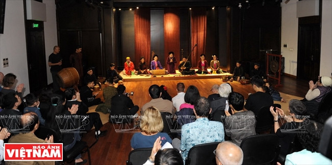 Le programme « Histoire de la musique du Vieux quartier de Hanoi » se déroule au Centre d’échange culturel du Vieux quartier de Hanoi (50, rue Dào Duy Tu). 
