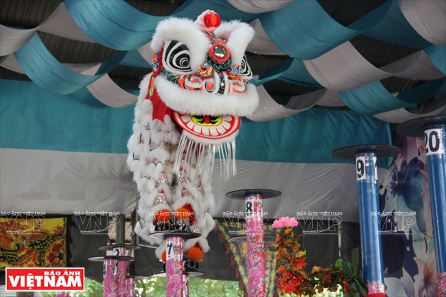 Le spectacle « Lân len mai hoa thung » exige un haut niveau de technicité. 