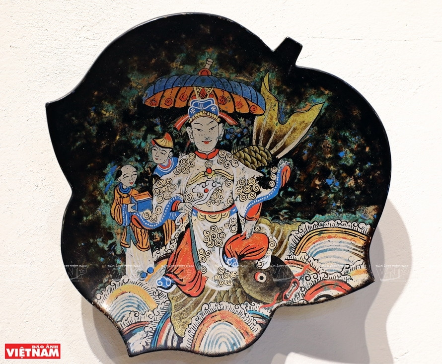 Une œuvre de estampe folklorique de Dong Ho en laque sur différents matériaux. Photo: Vietnam Illustré
