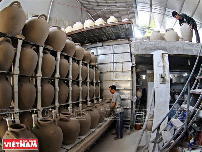 Il faut deux jours pour terminer un lot de poteries 