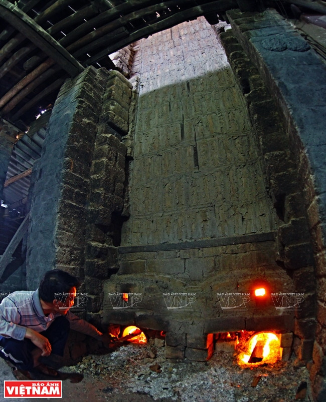 L'utilisation du charbon dans la cuisson est non seulement économiquement un mauvais choix, mais elle ​génère aussi de la pollution 