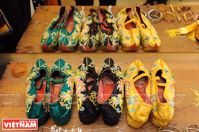 Souliers que porte le médium 