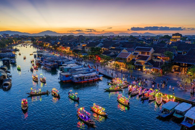 La photo intitulée «Thuyen Hoa» (bateaux de fleurs) de Tran Minh Luong remporte le premier prix.