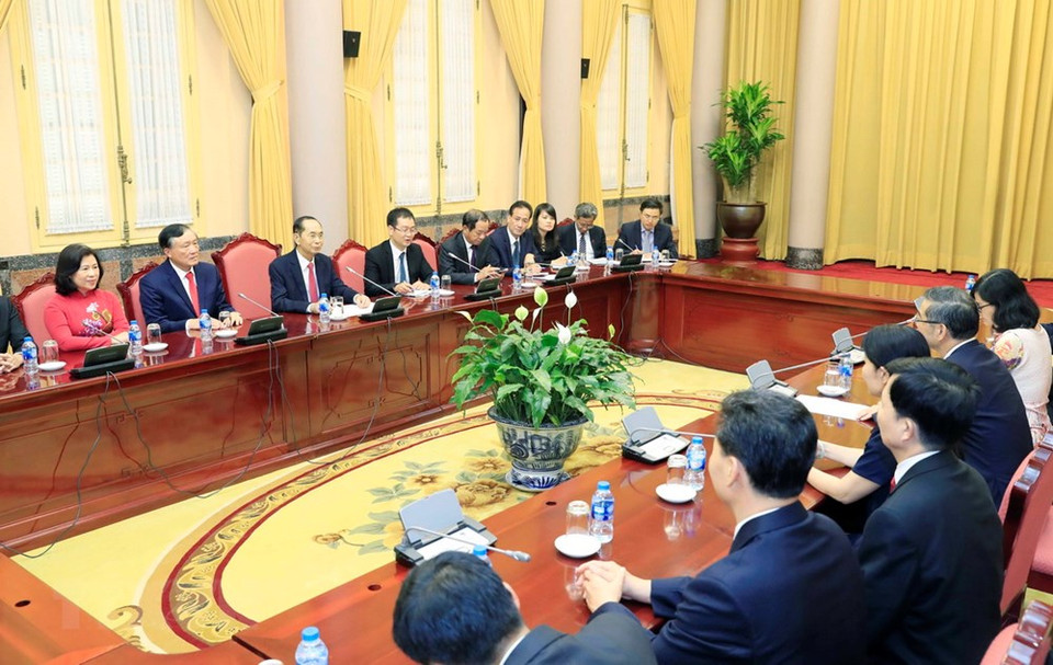  L’après-midi du 19 septembre, le président Tran Dai Quang reçoit le président de la Cour populaire suprême de Chine, Zhou Qiang. 