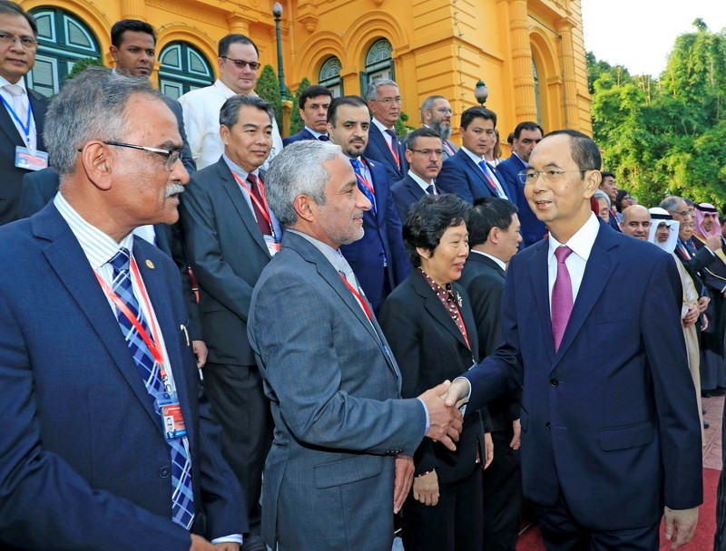  L’après-midi du 19 septembre, le président Tran Dai Quang reçoit des chefs des délégations participant à la 14e Assemblée de l’ASOSAI (Organisation asiatique des Institutions supérieures de contrôle des finances publiques). 