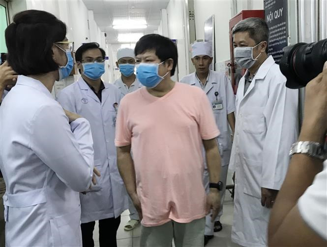 Il remercie le Vietnam et les docteurs.