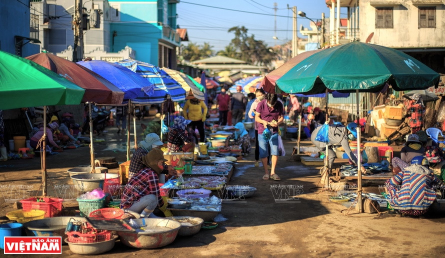 Le marché aux poissons de Nai est bien connu pour ses fruits de mer frais à des prix raisonnables. Photo : Nguyên Luân
