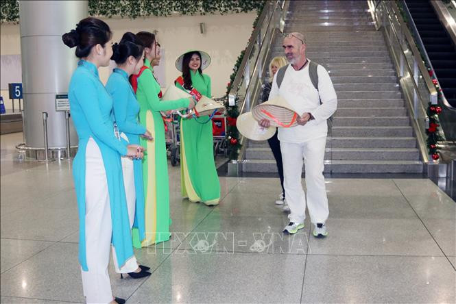Le non ou chapeau conique a été offert aux touristes.