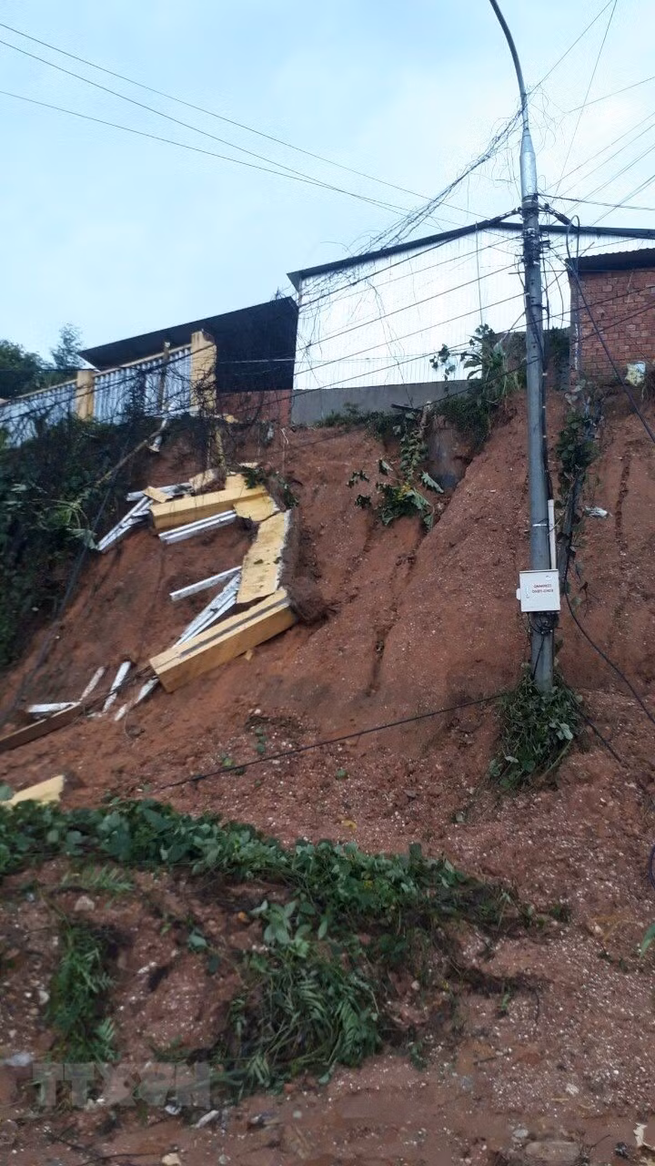 L'accès à la scène rencontre de nombreuses difficultés. 