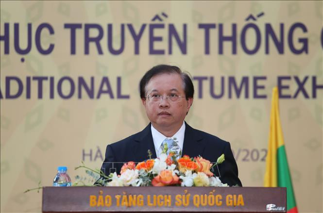 Le vice-ministre de la Culture, des Sports et du Tourisme Ta Quang Dong prend la parole.