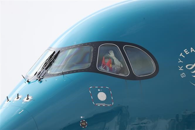 Après l'atterrissage à l'aéroport international de Noi Bai à Hanoï, tous les passagers et membres d'équipage du vol ont été mis en quarantaine et emmenés à l'hôpital national des maladies tropicales dans le district de Dong Anh.